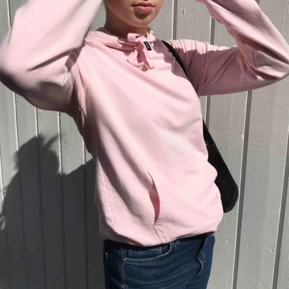 Superfin rosa hoodie från Crocker! Använd fåtal gånger💘. Hoodies.