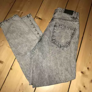 Skitsnygga jeans från Gina Tricot! Storlek 36 Jättefint skick🌞  Säljer för 240 inkl frakten😋