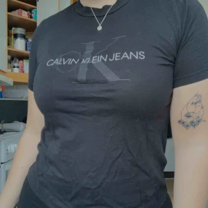  - Fin T-shirt från Calvin Klein som behöver strykas lite annars är den som ny! 😃