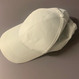 Keps från weekday  - Grön keps från weekday. Kan skicka eller mötas upp, obs köparen står för frakt! 