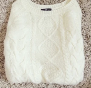  - Söt stickad tröja från HM!

Bra skick. Fraktas endast. 
Prutbart pris! 