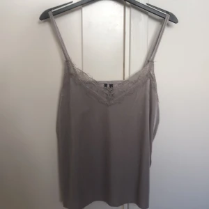 Linne  - Ett linne från Vero Moda. Säljer det nu för 100 kr.