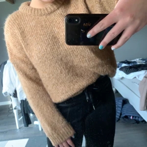 Stickad tröja - En superskön och rymlig tröja från Mango, aldrig använd