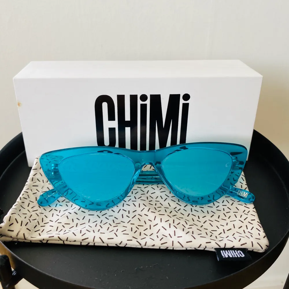 Solglasögon från Chimi Eyewear, Aqua #006. Accessoarer.