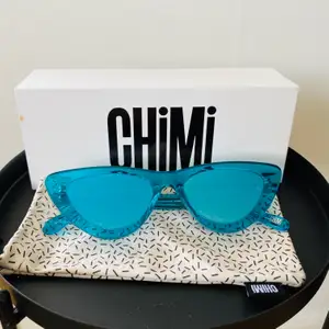 Solglasögon från Chimi Eyewear, Aqua #006