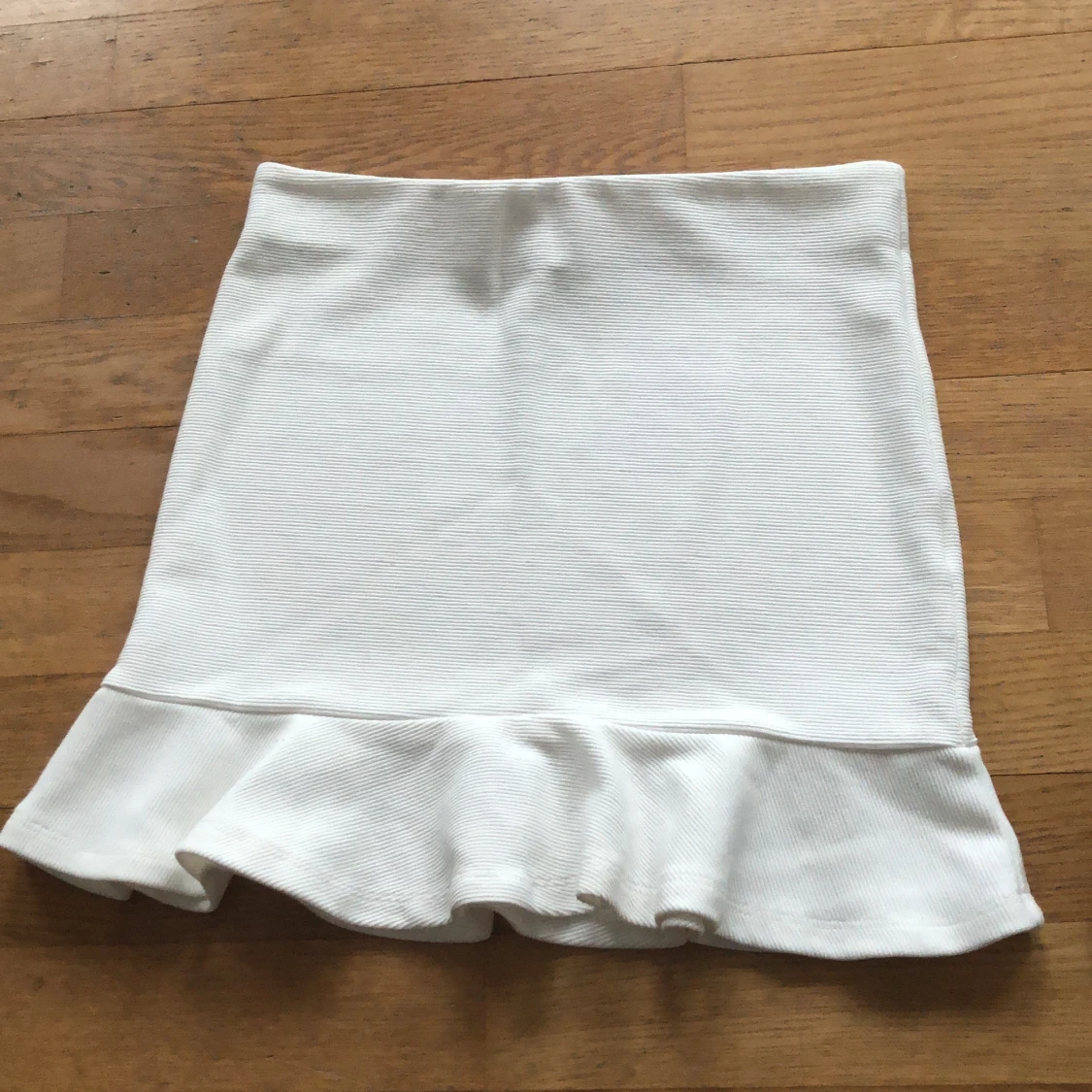 Volang kjol vit och svart - 91