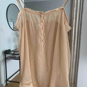  - Jättesött linne, transparent! Flitigt använd men fin i skicket.