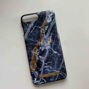  - Skal för iPhone 7+ från Ideal of Sweden, frakt ingår