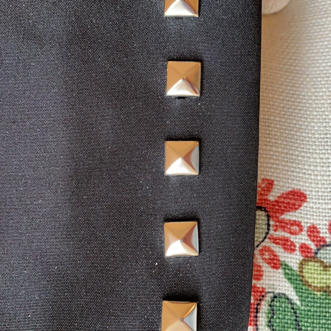 Väska med nitar - 91