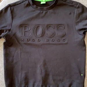 Hugo Boss tröja  - Hugo Boss tröja fint skick, nästan oanvänd. Ord pris 1699kr