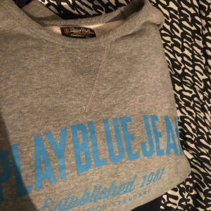 Replay Blue jeans  - Replay Blue Jeans crewneck köpt för 800, säljer den då den är för liten. Bra skick