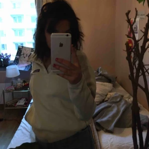  - Snygg Patagonia pullover /sweatshirt. Köpte den för ett tag sedan men aldrig använd ! Pris kan diskuteras! 