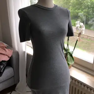 Endast provad stretch grå klänning 