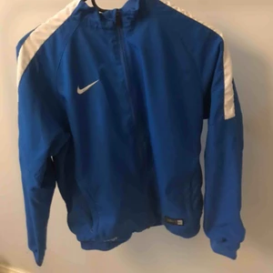  - M i barnstorlek, skulle säga en xxs i vanlig💞 Äkta Nike!! Träningsmaterial🏋🏼‍♂️