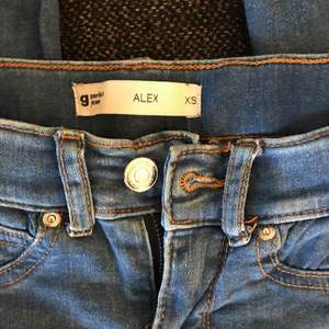 Alex jeans från gina tricot. Köparen står för frakten😊 Frakt: 50kr