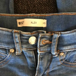  - Alex jeans från gina tricot. Köparen står för frakten😊 Frakt: 50kr