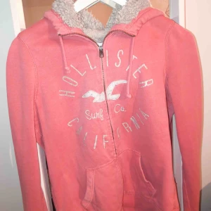  - Använd fåtal gånger, varm och mysig hoodie från Hollister