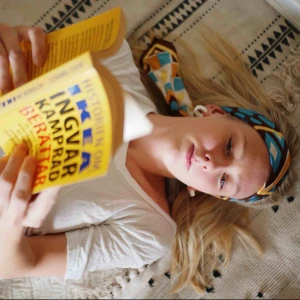  - Mönstrad scarf, vintage. Använd som topp eller håraccessoar 🥰