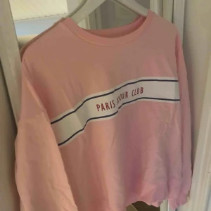  - Supersöt tjocktröja i jätteskönt material från soaked in luxury. Har aldrig använt den men kommer ändå tvätta den innan du köper den! 