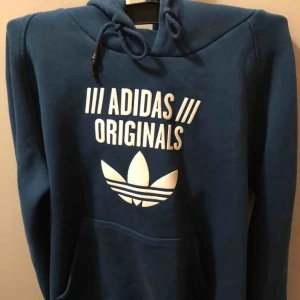  - Adidas huvtröja  Hel o fin 