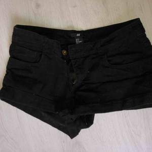 Ett par svarta sköna shorts + frakt