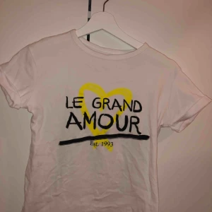  - Tröja från nakd köpt för 350kr💕 supersnygg å skön men knappt använd då jag inte känner att den passar min stil längre