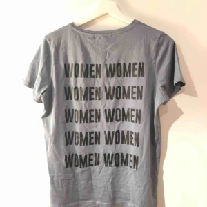  - Ursnygg och trendig T-shirt från NA-KD😍 perfekt till våren 🌸💕🌟