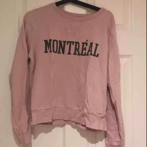  - Ljusrosa tröja från Ginatricot i storlek M och även i bra skick, använd ett få tal gånger. Möts upp i Uppsala eller så står köparen för frakten:)