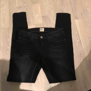  - Leejeans modell Toxey. Knappt använda. Grå 