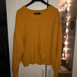 - Super skön stickad tröja från Zara. Köparen står för frakten, kan mötas upp i Lund