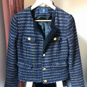  - Snygg, tidlös och stilren kavaj i ”Chanel” stil från MQ i märket Sthlm. Bra skick