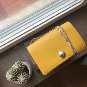  - Gul väska från zara! Supersnygg på sommaren✨