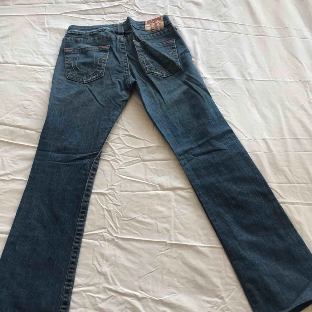 Jeans bootcut true religion , hämta i Majorna eller skickar för 63kr via postnord. Jeans & Byxor.
