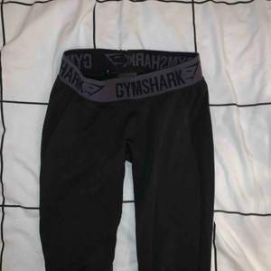 Gymshark flex leggings, black/svart. Populära som ej längre finns kvar att köpa på hemsidan! Använda endast 2 gånger, så precis som nya. Tar swish! 