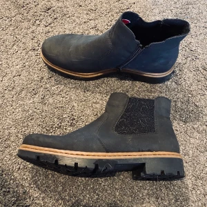 Ankelboots - Fodrade ankelboots från Rieker 🖤 Kan diskutera priset. Köparen betalar frakten - 110 kr. 