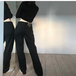 Jeans Wrangler  - Köpt på plick! Bra skick och high waisted w29L32 Kan absolur förhandla 