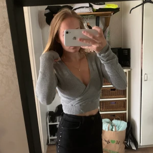 Ljusgrå fin topp - Jättemysig och fin topp, kommer inte ihåg vart den är köpt. 