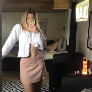 Rosa mockaimitation kjol - Vet ej vilket märke men superfin kjol, mer rosa i verkligheten så ska försöka hitta en bättre bild