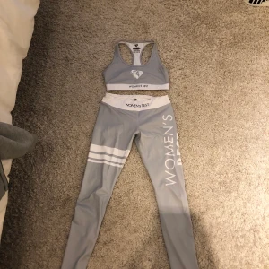 Womens best sett - Säljer dessa tränings kläderna! Storlek S, knappt använt. Sitter supersnygga och är väldigt bekväma att träna i!💞💕 skriv i privata meddelande vid intresse, frakt tillkommer💕