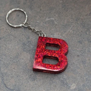 Nyckelring röd  - REA! Nu kostar denna nyckelring endast 20:- + frakt istället för 89:- + frakt! Endast bokstaven på bilden, tar ej emot beställningar längre. ❤