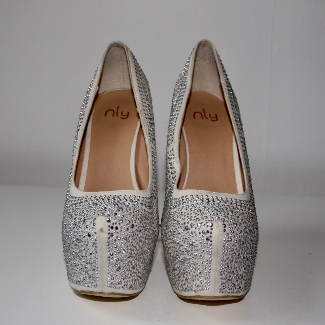 Glittriga pumps från nly storlek 38 - 90