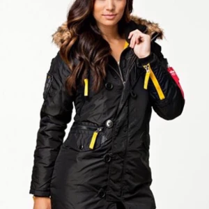 Alpha industries jacka  - Fint skick, pälsen kommer ej med eftersom att jag tappat bort den tyvärr, nästan som ny, möts upp i Sthlm. Nypris 1700 och ordinarie pris 2695