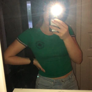 Jättecool tröja - Cool tröja med rosetten i fram o nummer i bak! Så gott som oanvänd 🦋🦋