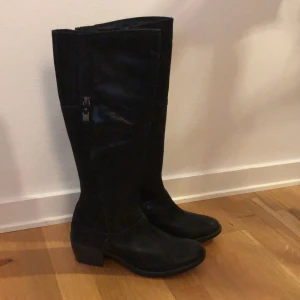 Stövlar - Använda en gång. Mycket bra skick. 