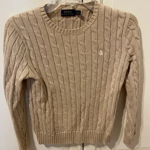 Ralph Lauren tröja - Snygg beige Ralph Lauren tröja som knapp är använd.