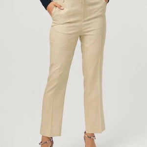 Linnebyxor  - Säljer mina älskade linnebyxor från Ginatricot. Passar alla mellan XS-M. Möts upp eller fraktar, men då betalar du för frakten ❤️ buda!! Men budet börjar på 130 kr