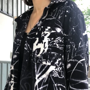 Fleece  - Fleecetröja från Weekday. Mysig och snygg. Lägg ett bud :) 