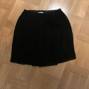 H&M kjol - Jätte fin och använt bara 3 gånger 