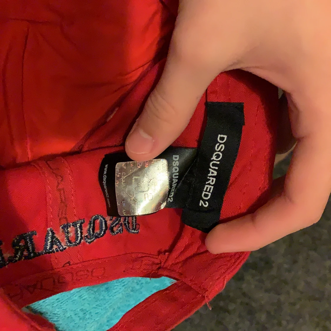 DSQUARED 2 Keps, Röd. - 91