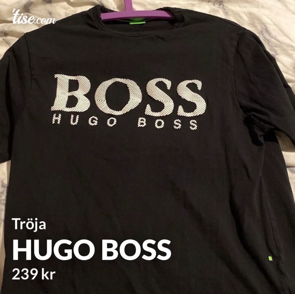 Jätte fin Hugo boss tröja köpte för ca 600kr säljer för 239kr kommer i mycket bra skick, använd inte mer än 2 gånger . T-shirts.